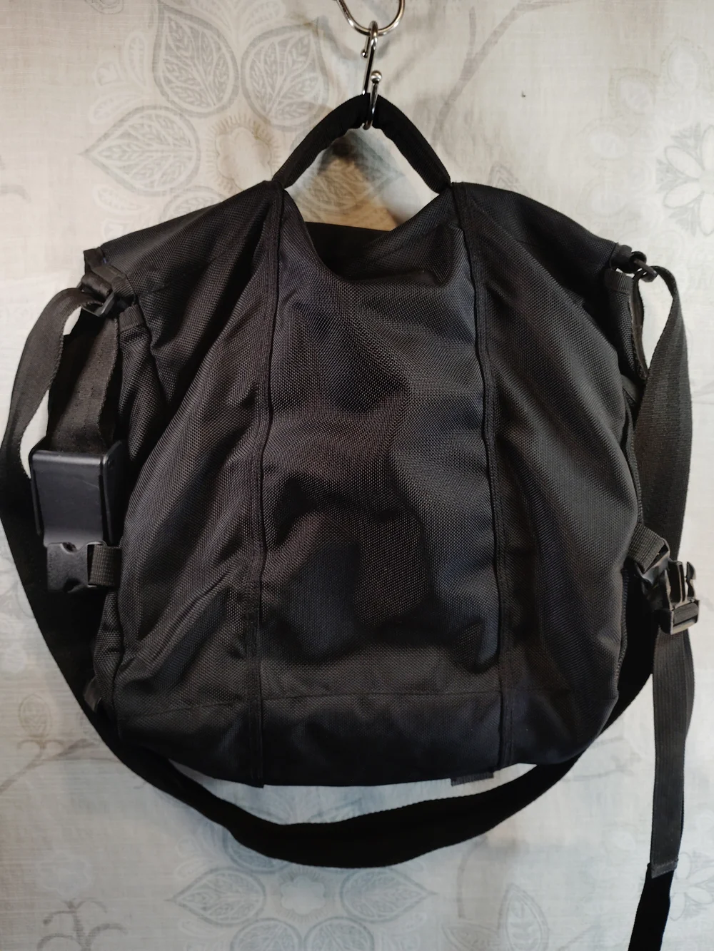 GAP Black Durable Messenger/ Crossbody Bag